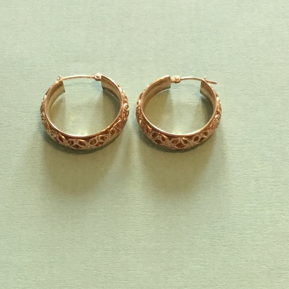 10k gold earrings w/ fancy design marked Israel - Picture 4 of 8